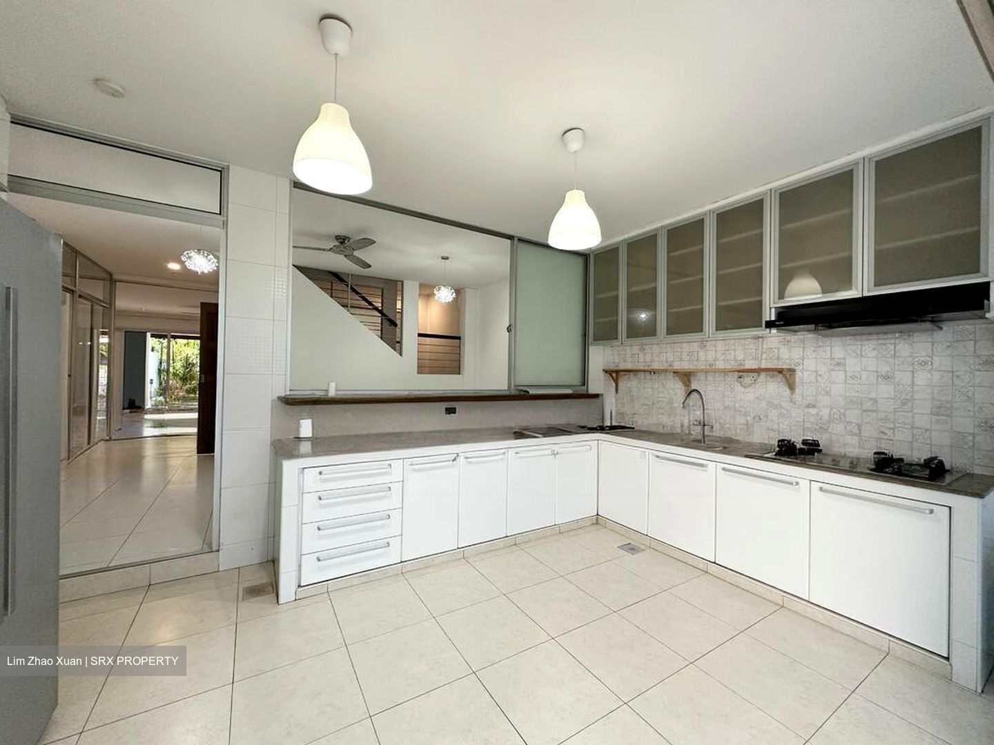 Sixth Avenue (D10), Terrace #524114321